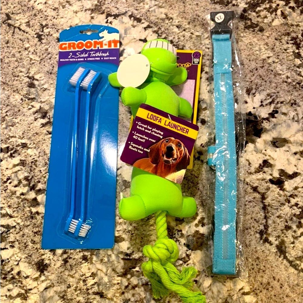 Collar, Toothbrushes and Toy